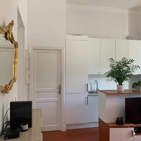 شقة Proche مينتون